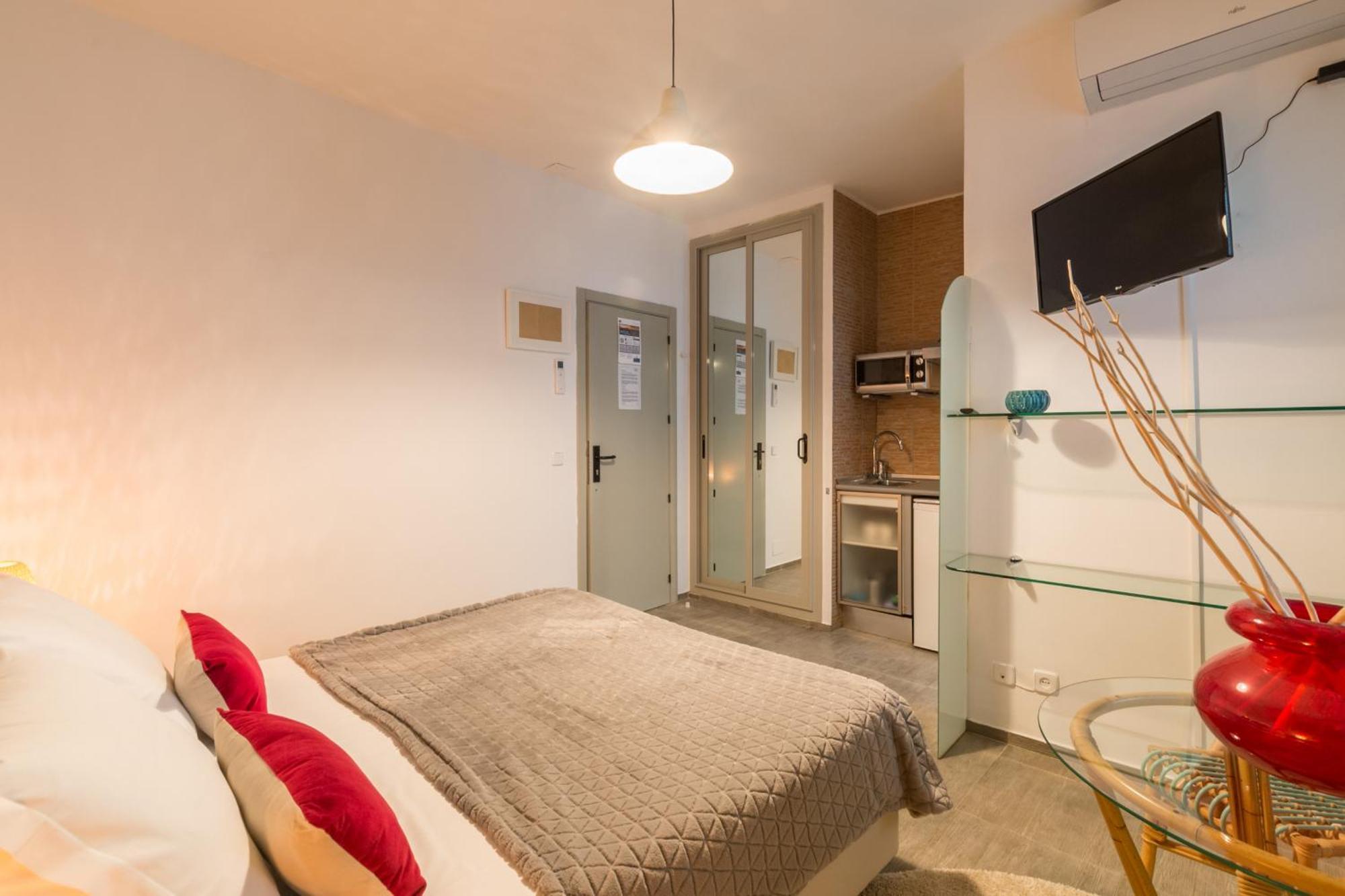 Santa Ana Boutique En Appartamento Madrid